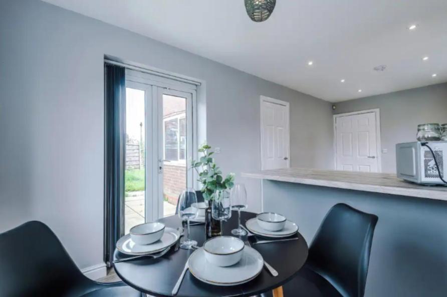 Casa de férias Lux 3 Bed 10 Mins From Centre - Parking & Netflix *
