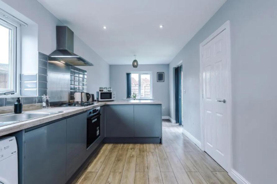 Lux 3 Bed 10 Mins From Centre - Parking & Netflix *