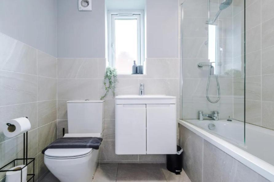 Lux 3 Bed 10 Mins From Centre - Parking & Netflix Casa de férias
